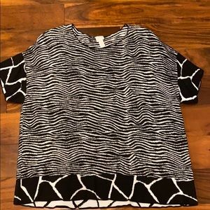 Chico’s Black and white print short sleeve top